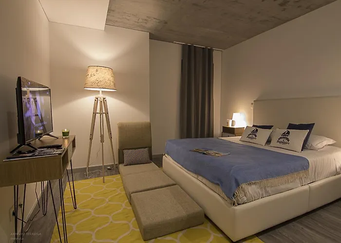 S. Goncalinho - Suites Apartments